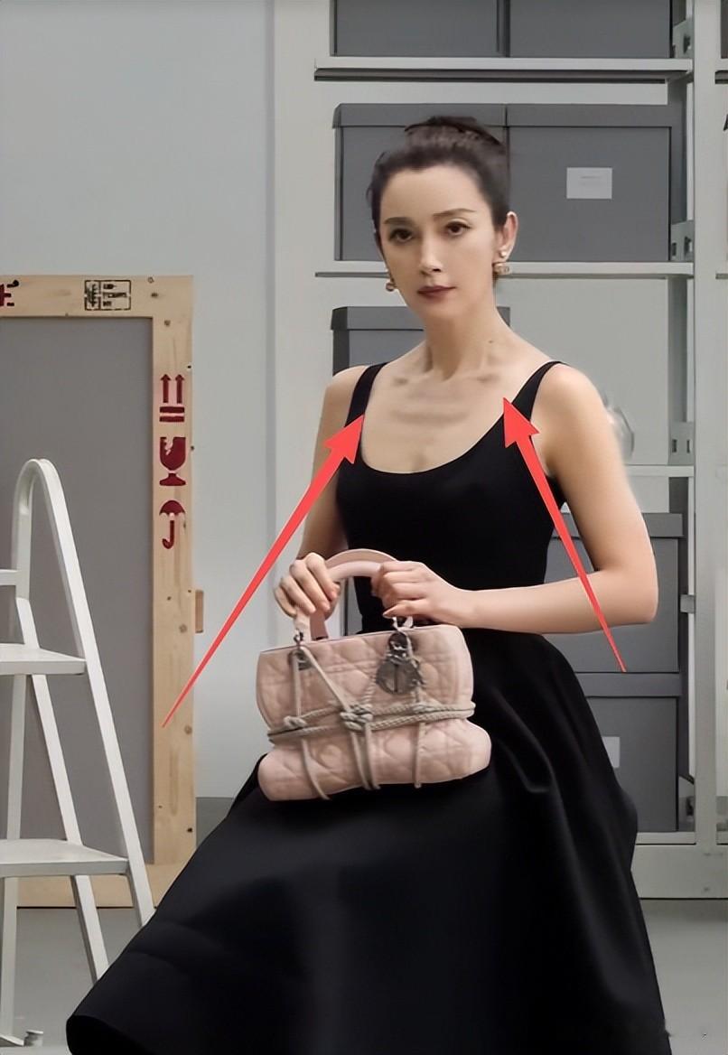 迪奥周年展:李冰冰排骨胸,朱珠全裹太保守,郑钦文肌肉背太敢露