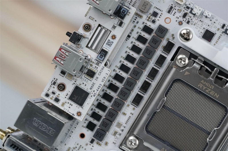 微星MPG X870I刀鋒 鈦主板評測：穩定釋放200W 內存性能可提升50%