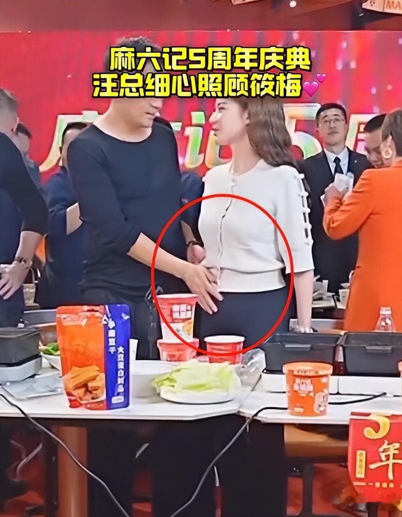 张兰带外孙公园游玩！玥儿裤拖地、霖霖露脚踝，没筱梅会照顾孩子