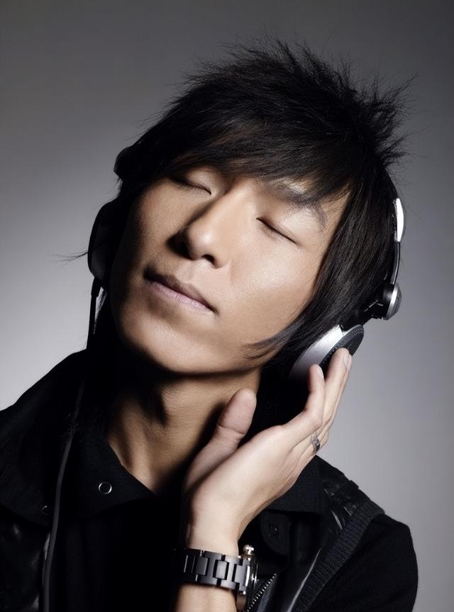 陈羽凡：低调生活7年，50岁胖到认不出，17岁儿子身高1米8很帅气