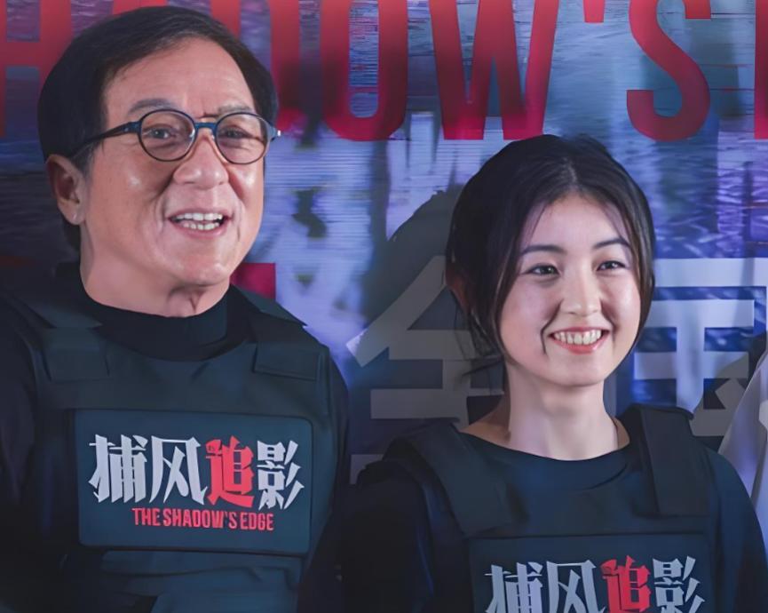 消失半年的张子枫，身上多了伤疤，眼神也变了，成龙当时没说错