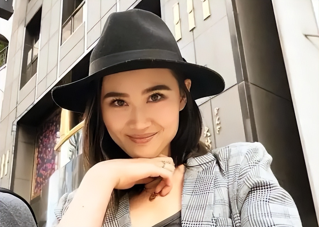 她直言讨厌中国，回国捞金上节目全程飙英文，结果被吴京狠狠打脸