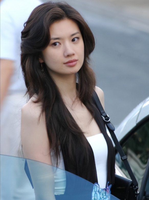 前央视主持苑冉：16岁出道，却靠演“后妈”出圈，今43岁婚姻成谜