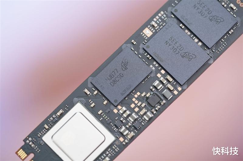 英睿達T710 2TB SSD評測：新一代性能旗艦 14.5G/s僅有57度