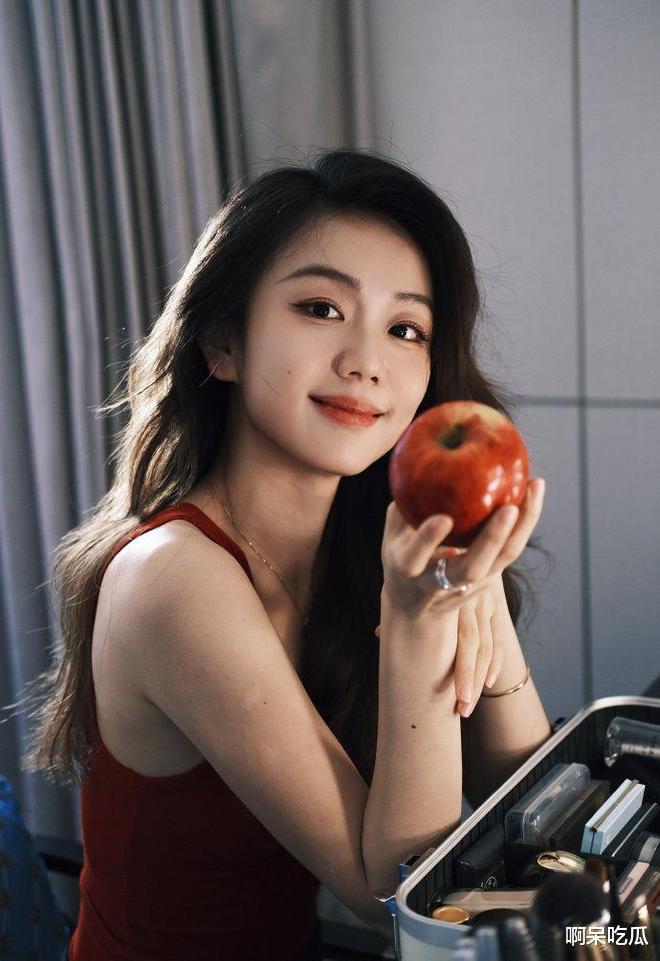 许嵩冯禧被曝99大婚！网友偶遇逛街见家长，相差14岁修成正果