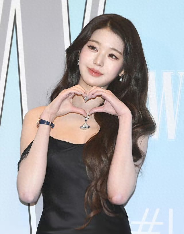 暗夜主宰:张元英,为何独拥黑裙终极魅力