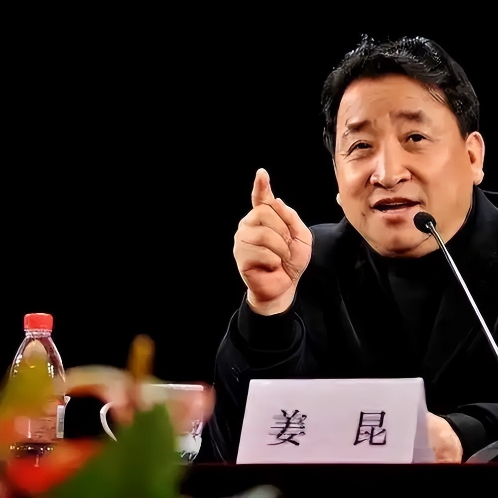 被曝美国过圣诞，关闭评论一言不发的姜昆，终不再顾忌所谓的体面