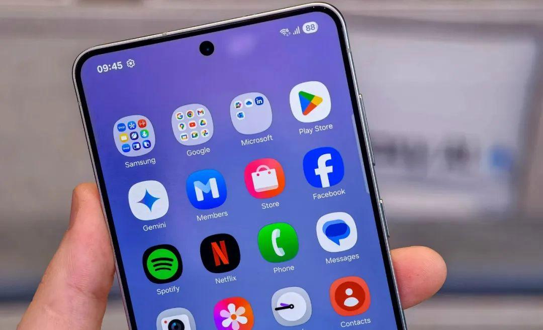 5.8mm厚度+钛金属中框，一款机身精致的旗舰，只不过确实太冷门了