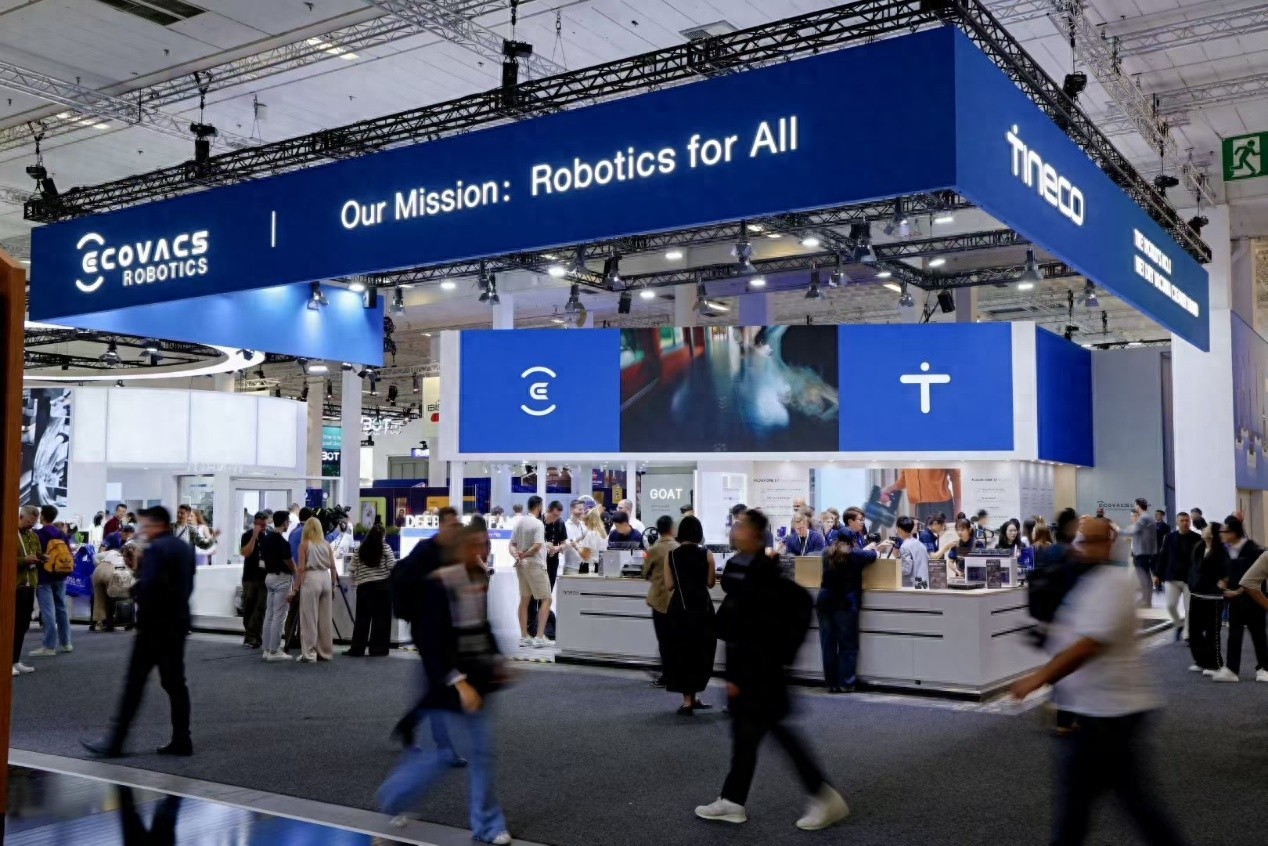 IFA2025:科沃斯首款无限续航滚筒洗地机器人地宝X11全球亮相