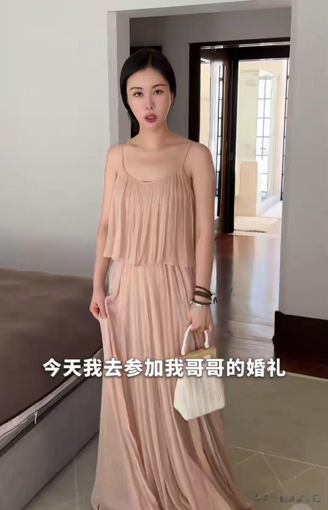 田朴珺参加哥嫂婚礼形象被嘲讽，丈夫并未出现，两人感情引争议