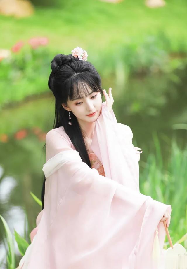 许晓诺——气质高雅,散发着迷人的魅力!