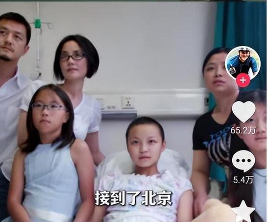 李亚鹏在四川见第四个女儿,身份公开:毕业于电子科大,相拥而泣