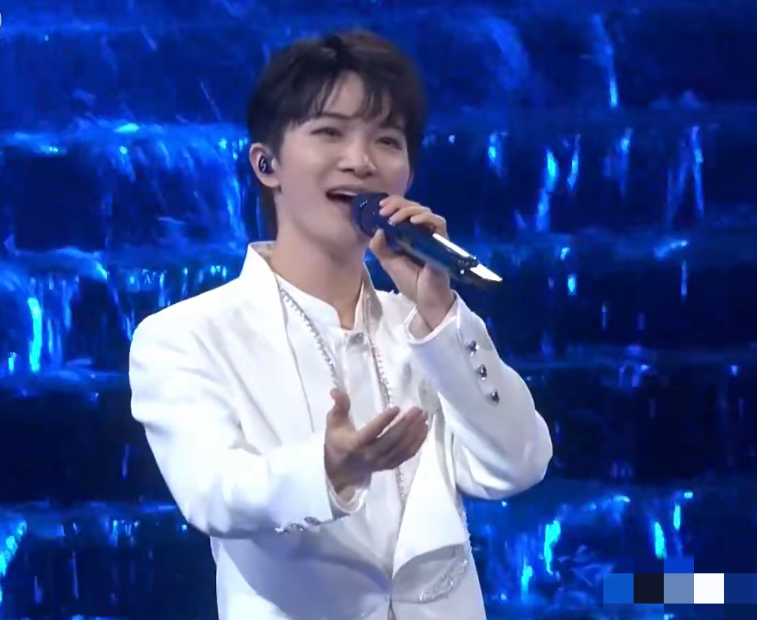 刘德华，实在不行就别唱歌了吧？实力太强，64岁压轴引全场大合唱