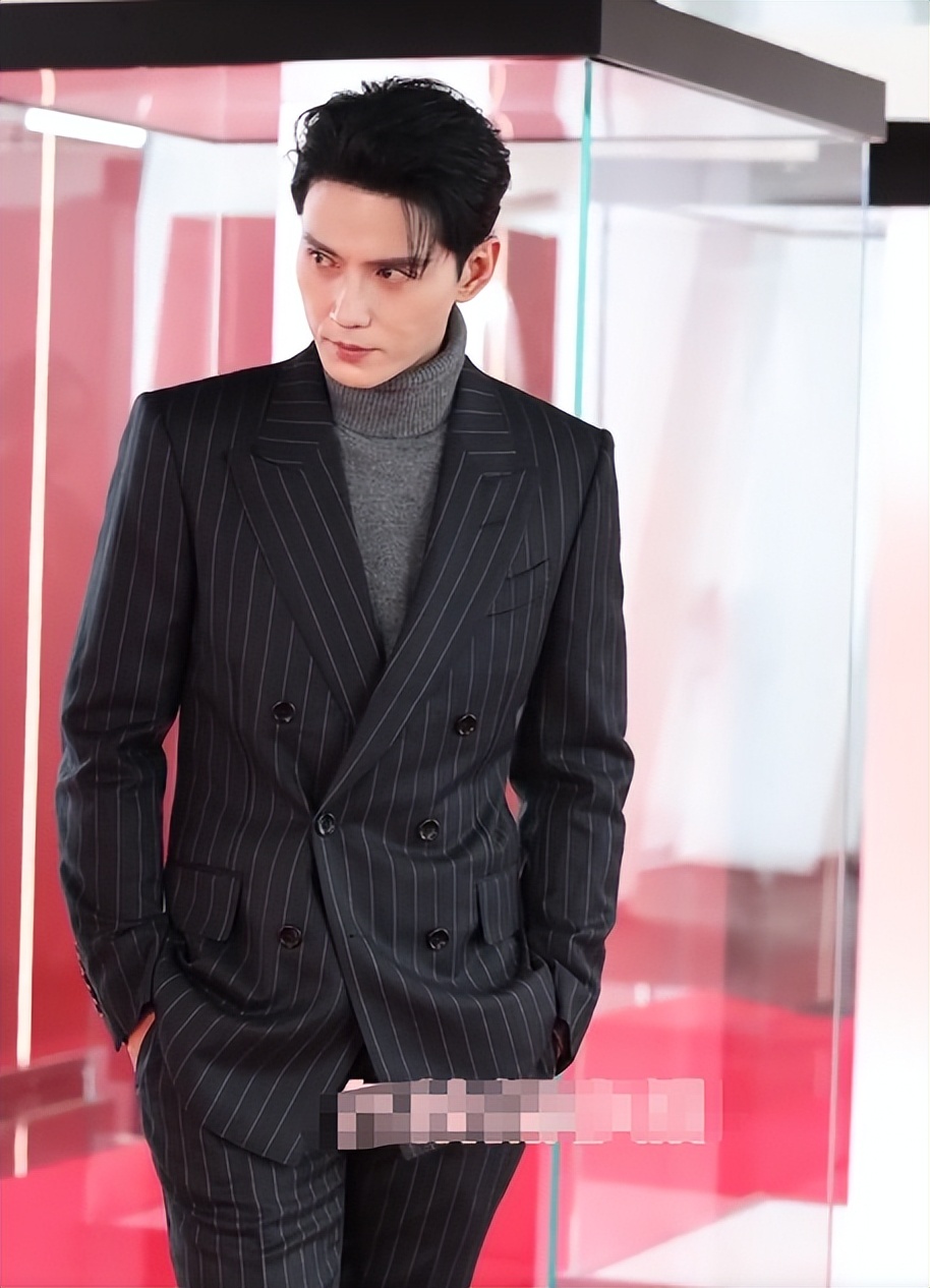 上海TF活动,彭小苒“蛇女”辣眼,包上恩土气,王楚然一身黑惊艳