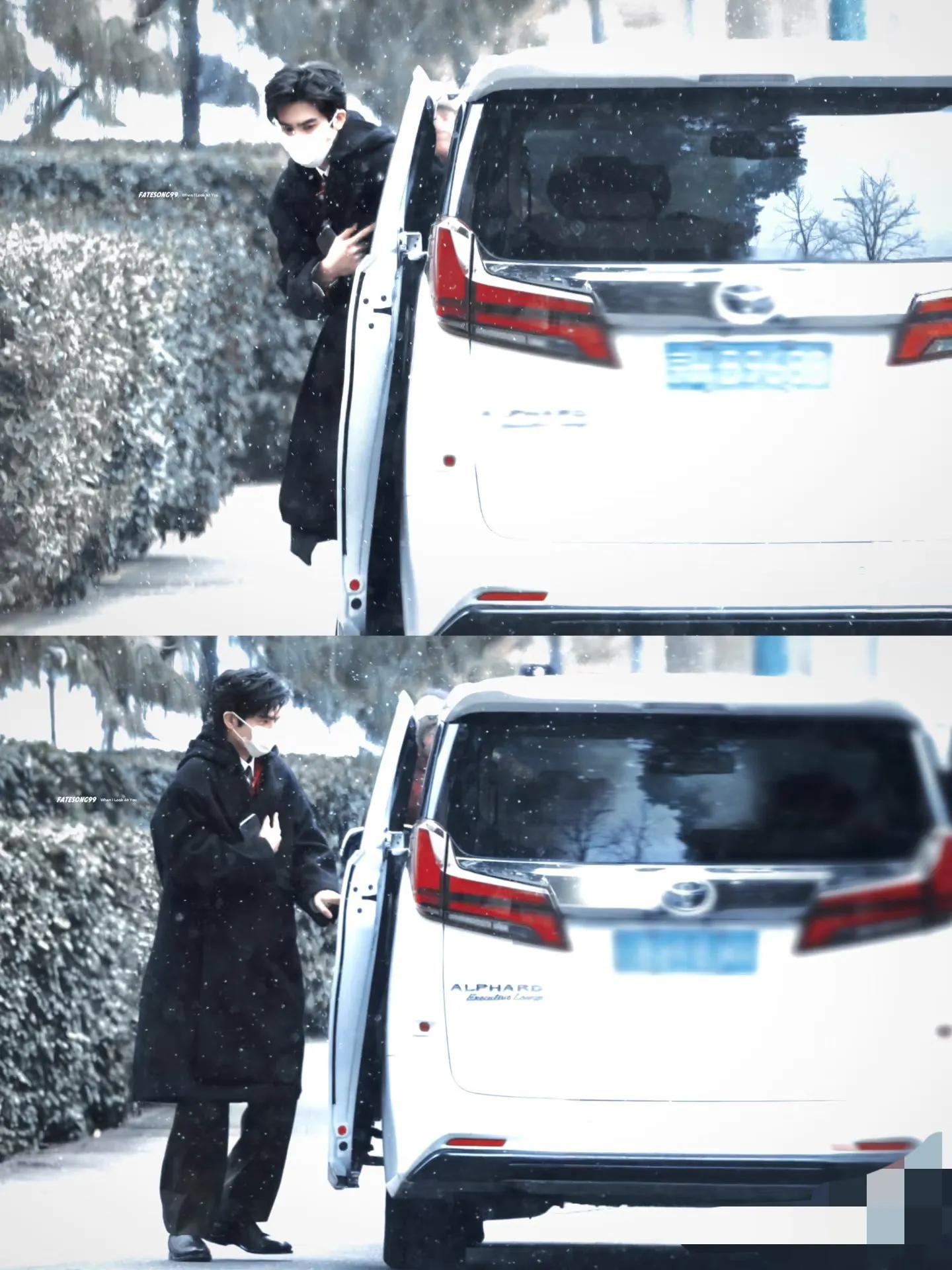 宋威龙现身央视春晚联排，雪地里穿黑色大衣，简直是氛围感的神