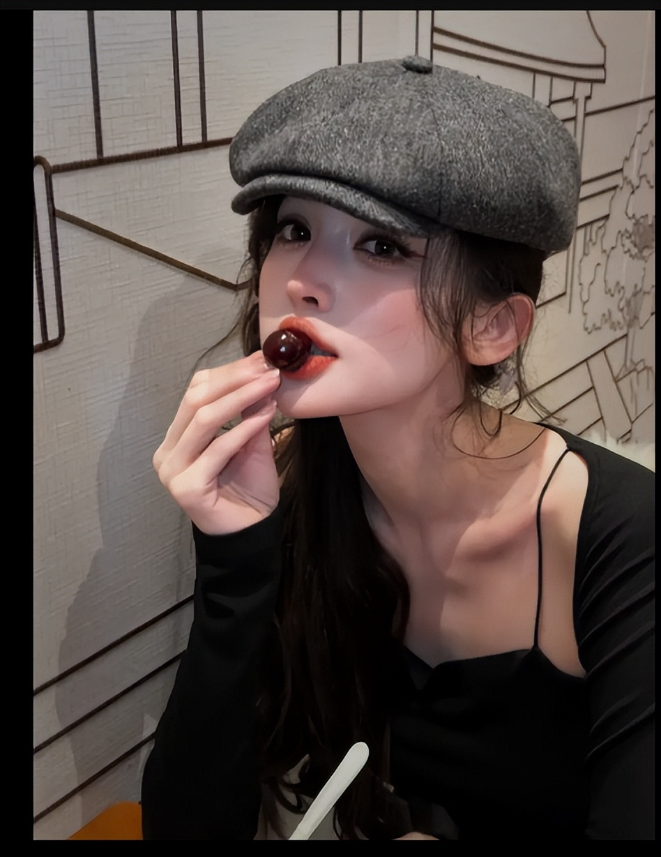 娜扎黑色T恤出镜，锁骨凸显，五官在线！