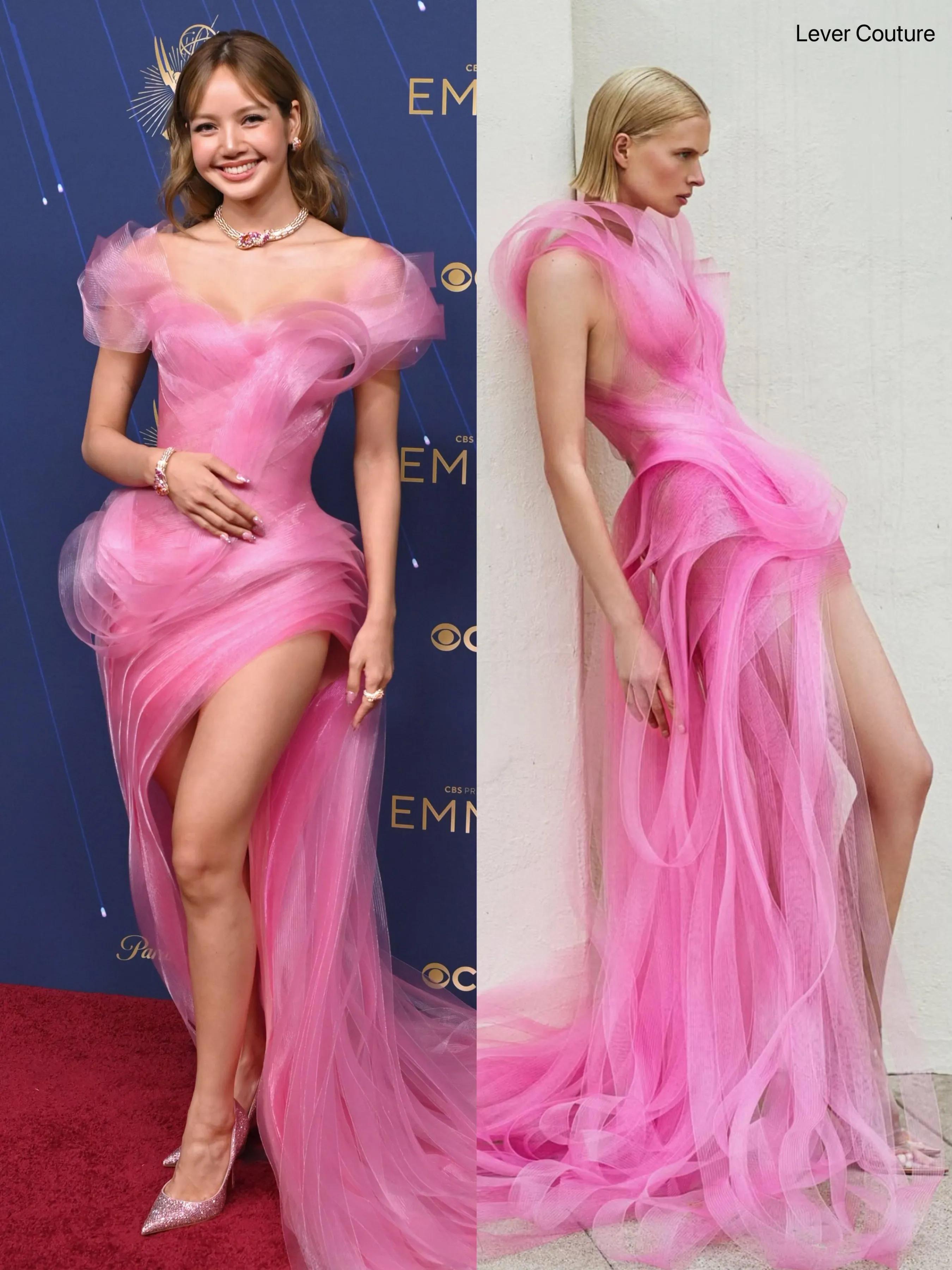 Lisa穿粉色纱裙走艾美奖红毯，全场宠她，气质没有给她提裙的人好