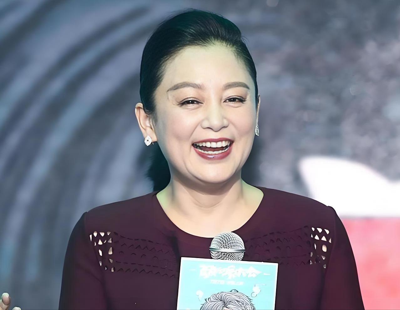 林青霞老了，陈红老了，关之琳也老了，唯有56岁的她看起来像36岁