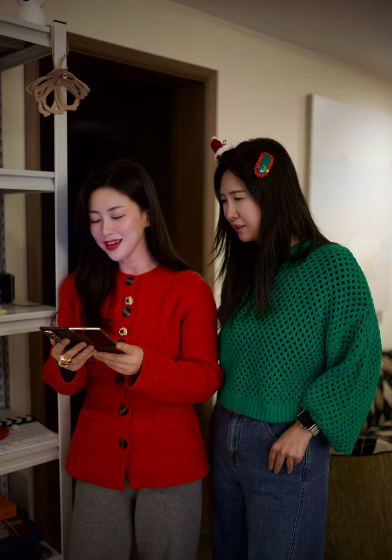 朱珠分享最新美照并配文，平安喜乐