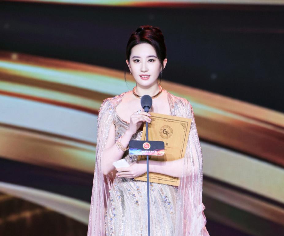 白玉兰视后竞争激烈，宋佳、闫妮、马伊琍太强势，刘亦菲这次拿奖悬了