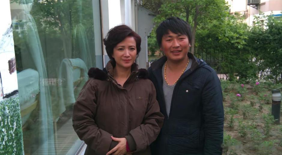 何晴患癌住院照曝光！面容凹陷浮肿严重，好友透露其生前最大遗憾