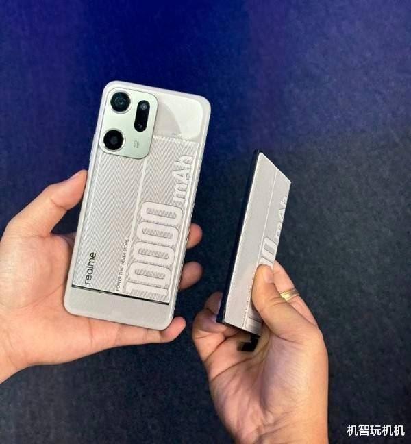 1万毫安电池仅8.5毫米厚!这国产新机是要上天?
