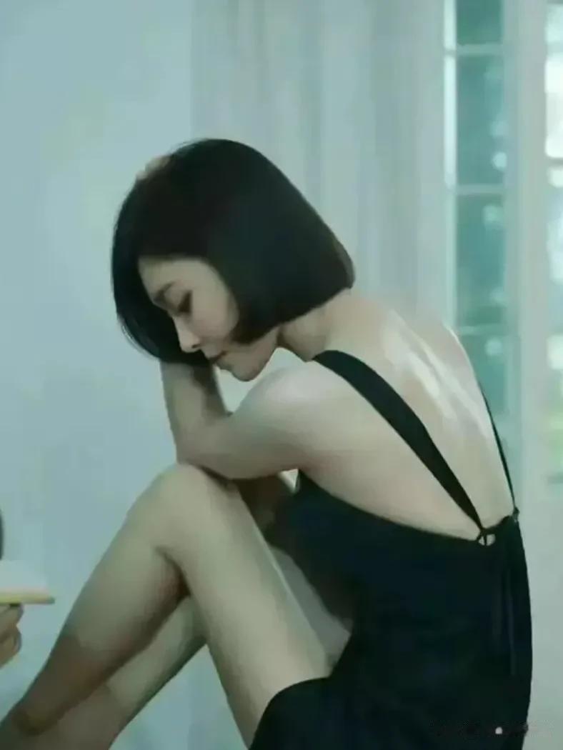 年近50秦岚被偶遇,身材吸睛难怪男友超爱