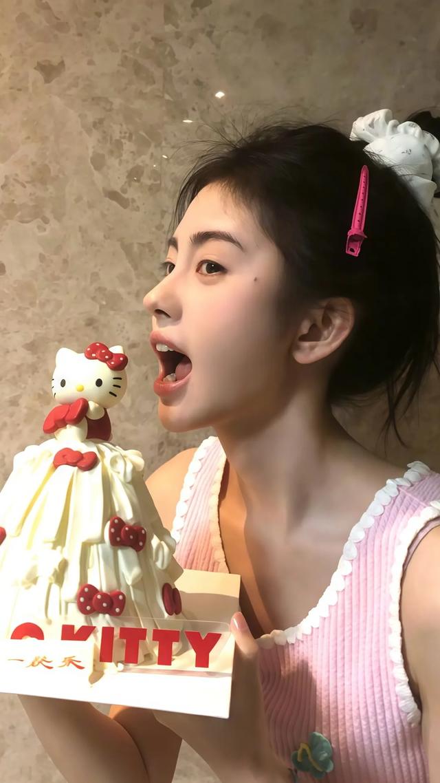 鞠婧祎，美艳动人，娇嫩欲滴