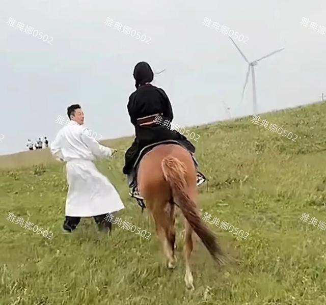 玥儿长得太像大S了，帮爸爸整衣领好懂事汪小菲看女儿的眼神好宠