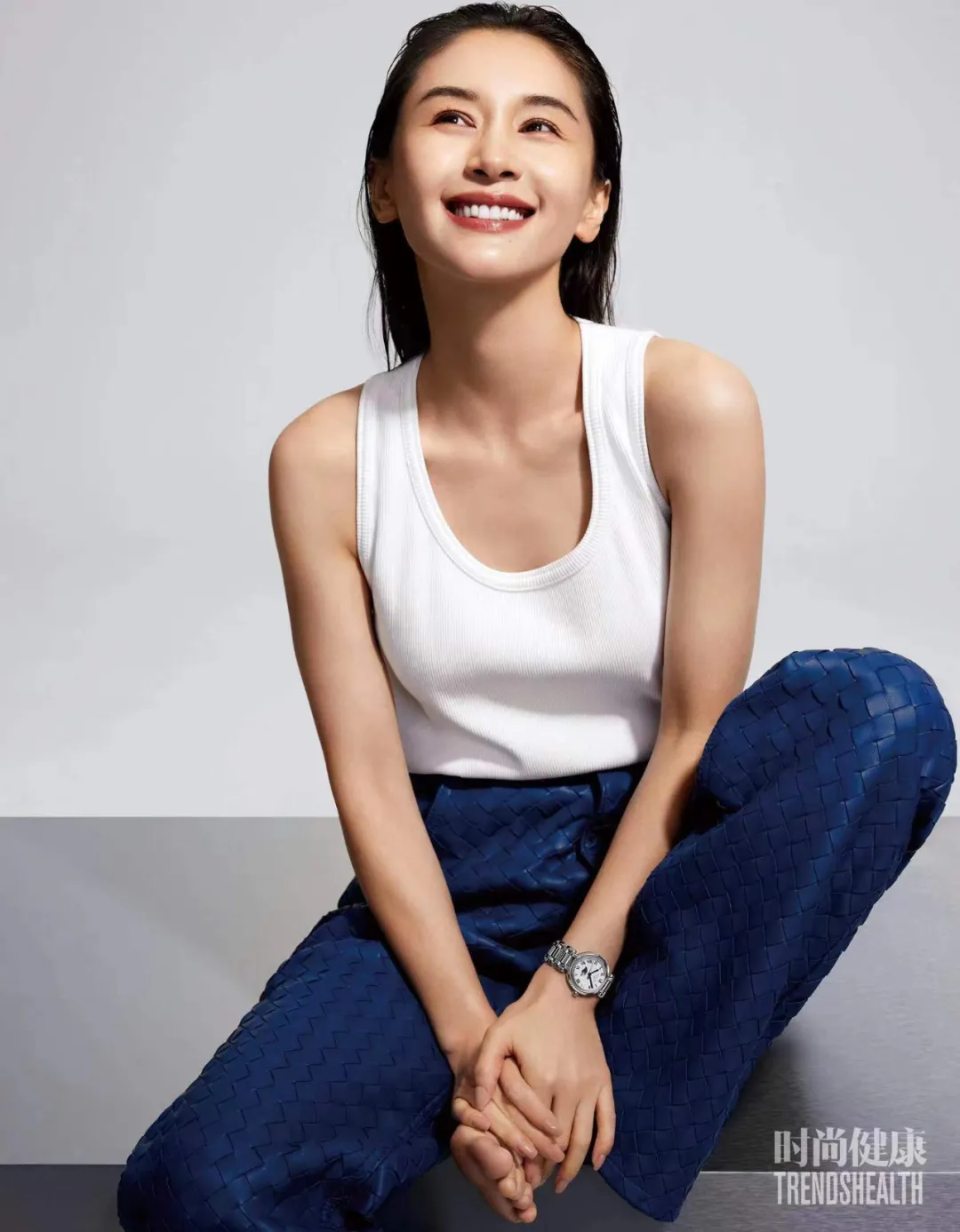 王子文婀娜多姿 白皙美足