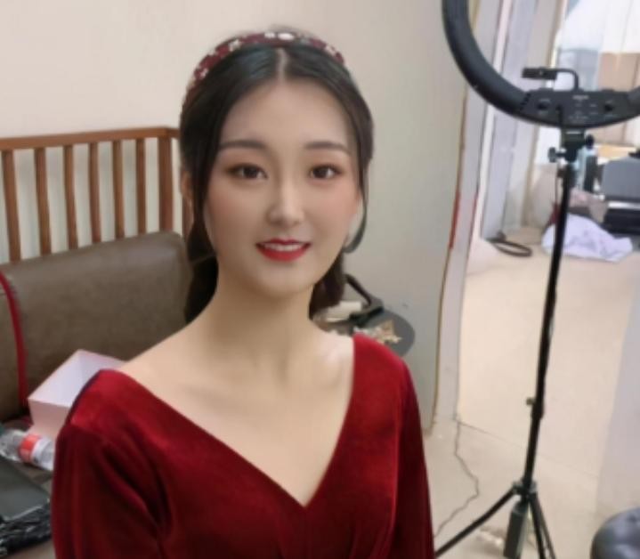 不装了!和朱小伟离婚4年,耗尽人气回心转意的陈亚男,原形毕露