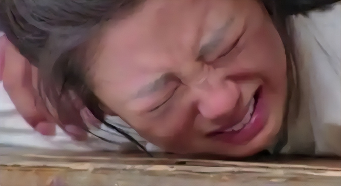 鬼鬼晒母女合照！1岁女儿高鼻梁大眼睛像混血，未婚当妈依旧幸福