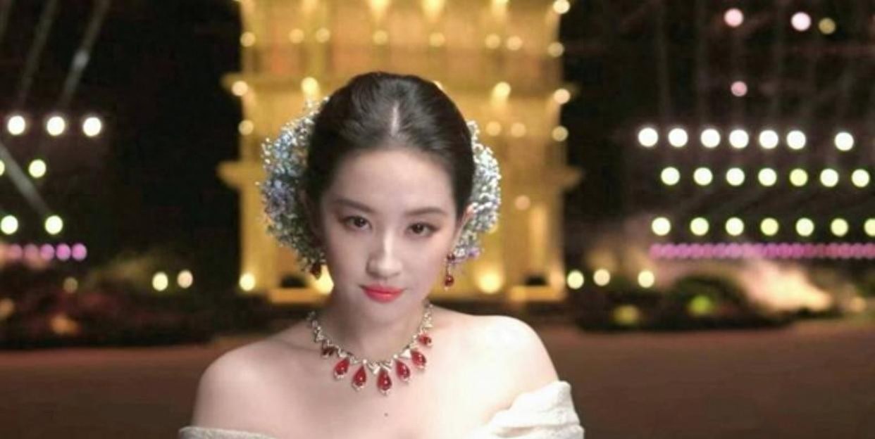 刘亦菲穿红礼服整体造型搭配，将她的美展现得淋漓尽致