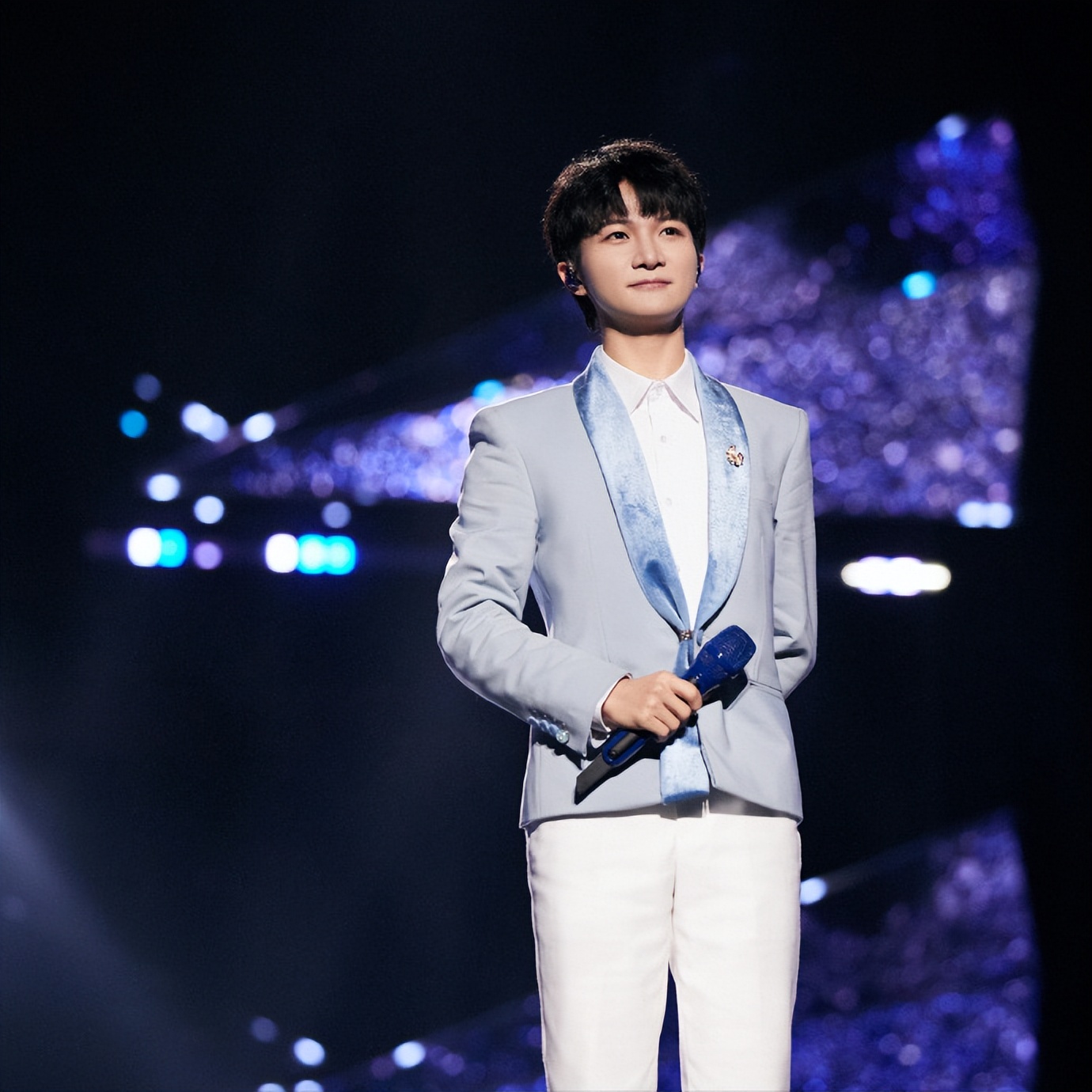 这一次，被香港文体旅局公开喊话的周深，让那英和整个乐坛沉默了