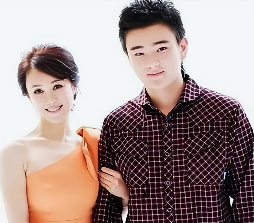 傅艺伟61岁生日宴首露面!丧子后憔悴现身