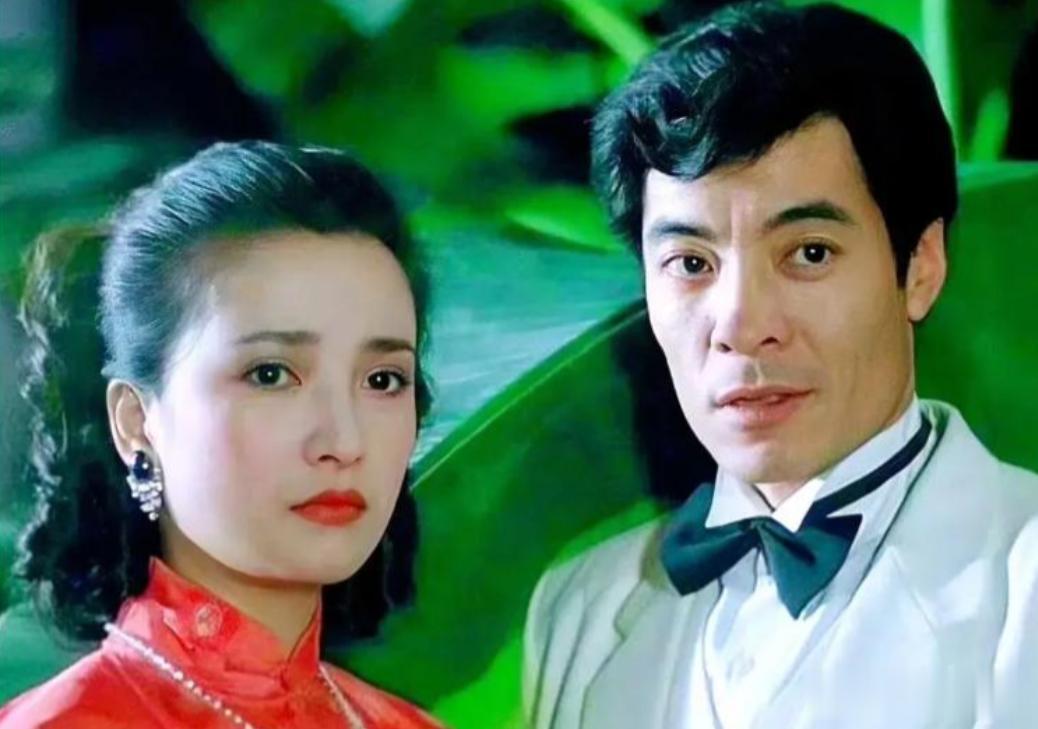 何晴离世4天后，前男友刘威参加活动被吐槽，一身老人味衣品太差