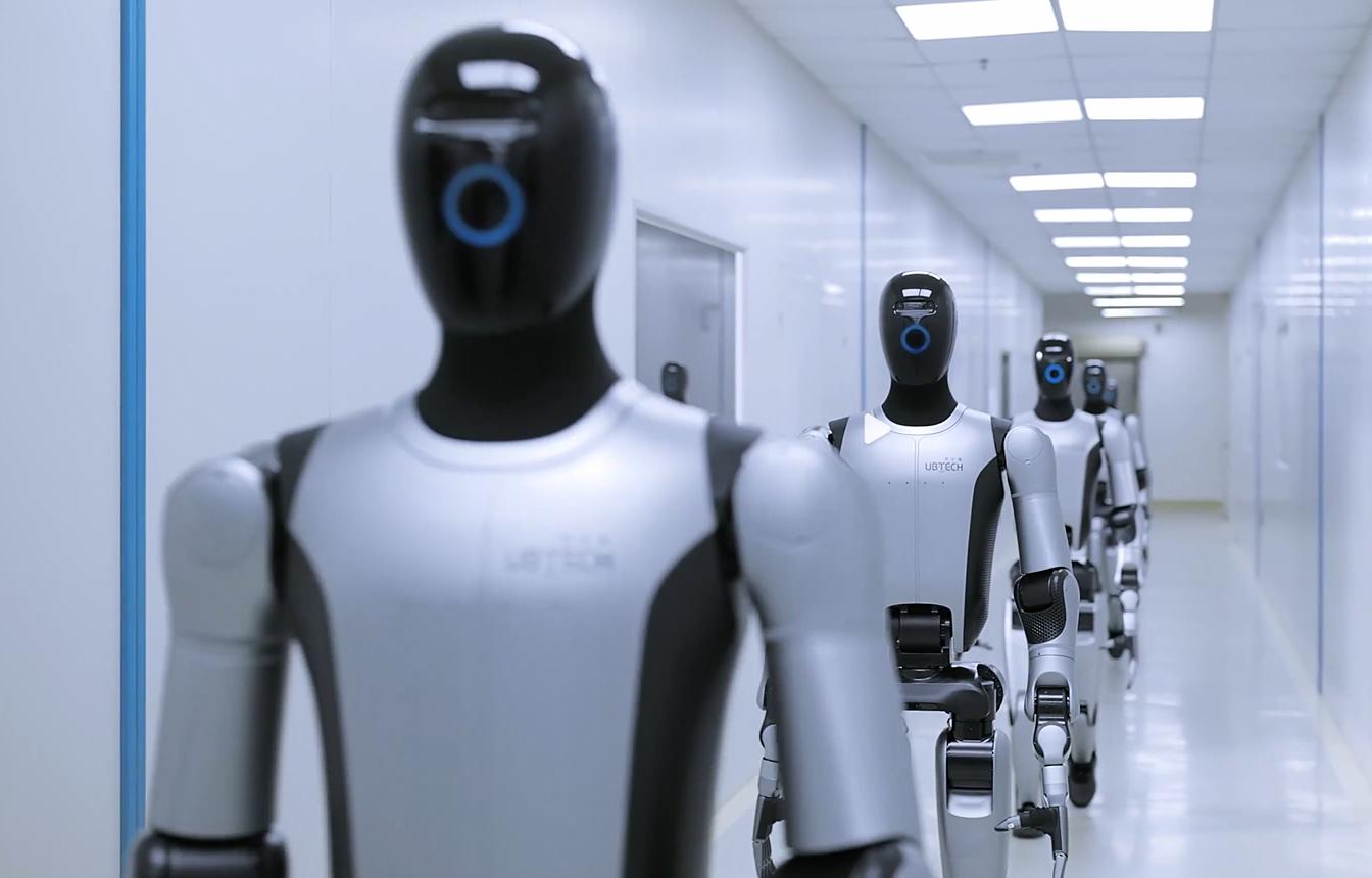 優必選人形機器人“亮劍集結”，Walker S2啟動批量交付