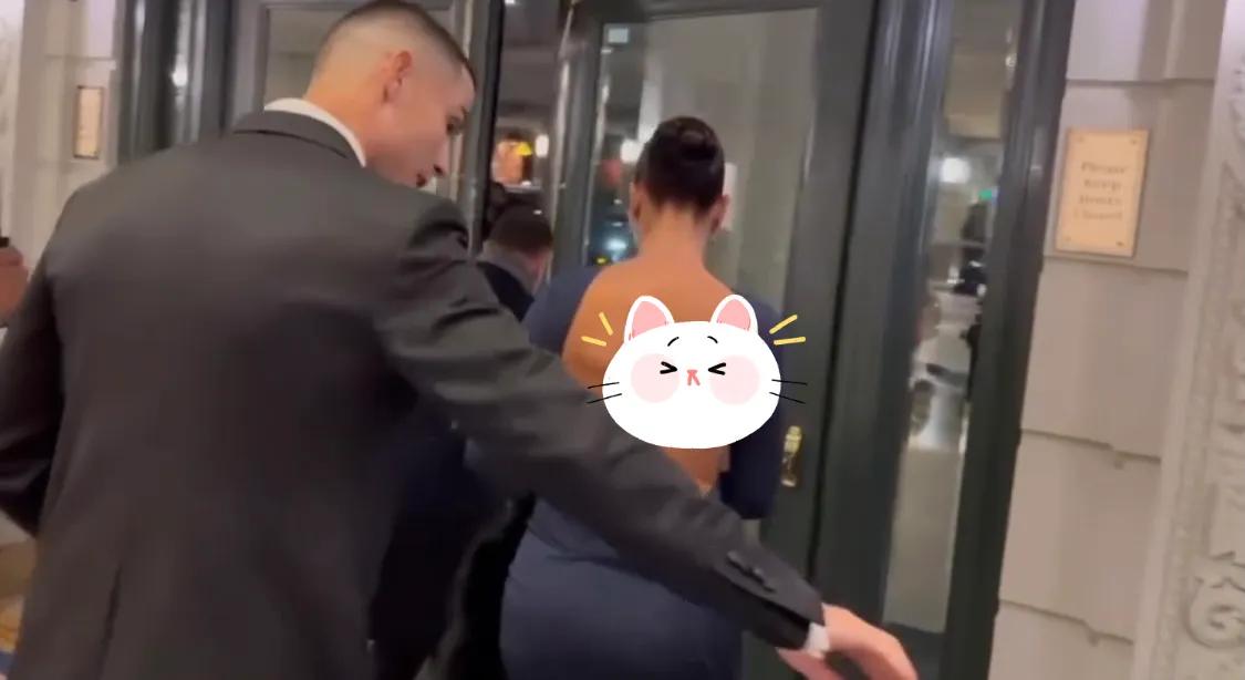 乔治娜穿皮草见特朗普,她和C罗一起化妆去晚宴,C罗给她撑伞很甜