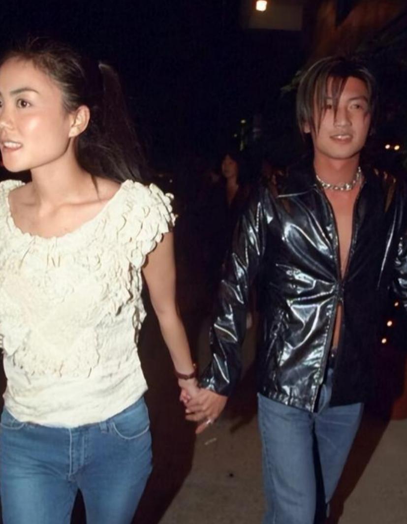 谢霆锋再传喜讯，王菲没想到复合后，会成前夫“望尘莫及”的存在