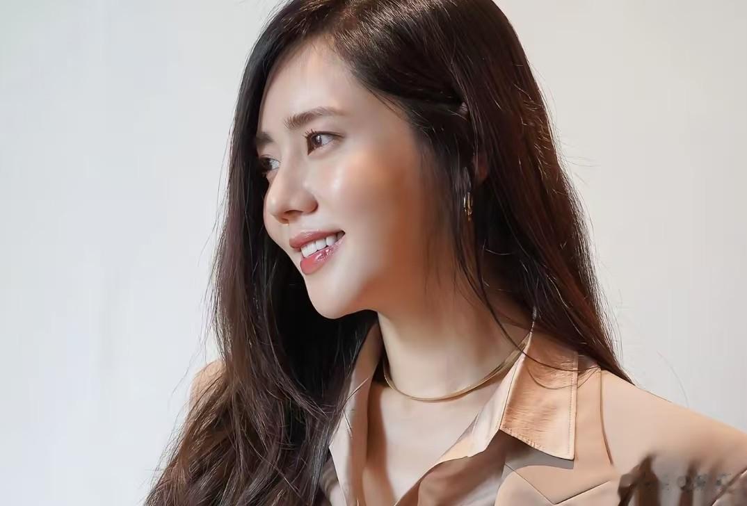 于晓光也没想到，远嫁中国8年的秋瓷炫，竟走上了另一条上坡路