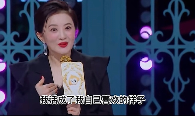 45岁金铭和45岁叶静现状：一个没男友享受孤独，一个未婚事业有成