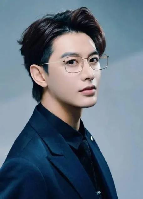 “何健麒劈腿丑闻，是资源博弈还是妥妥的大冤种？”