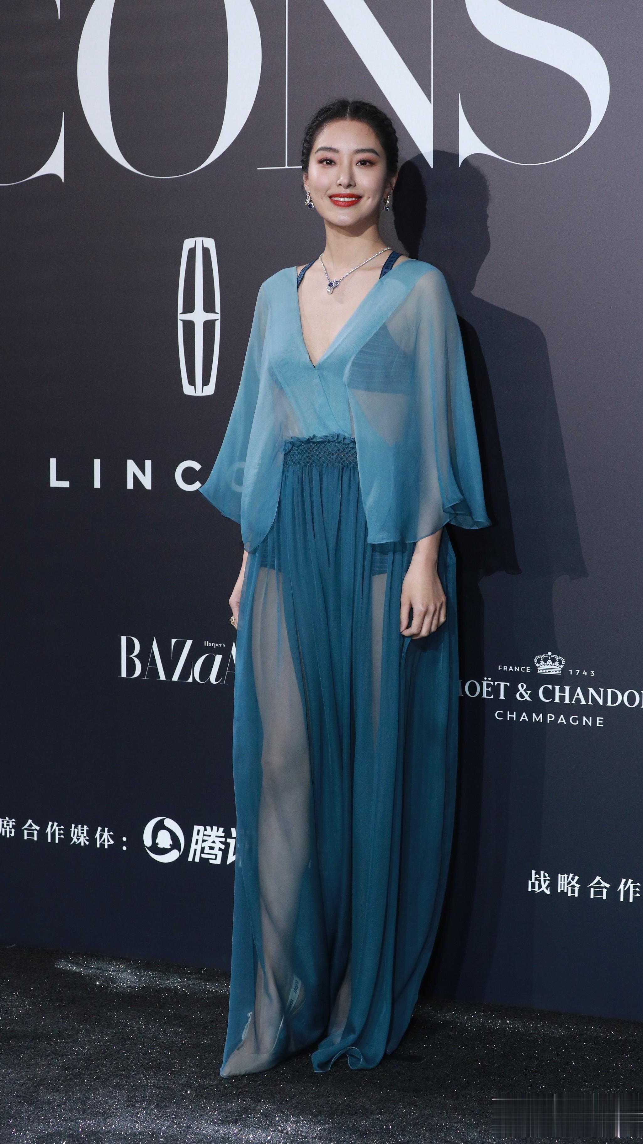 都说杨采钰长得像刘亦菲，怎么没感觉到那像啊！