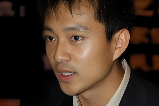 前央视主持人亚宁现状:升任爱奇艺总裁,身家百亿,56岁头发全白