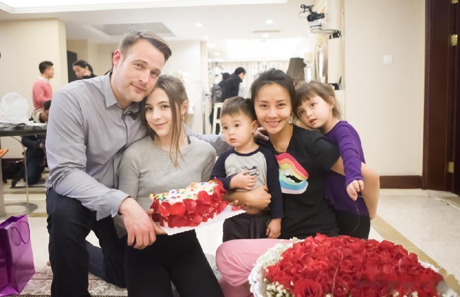 马雅舒女儿12岁生日，米雅大眼睛像爸爸，五官巨美漂亮的让人羡慕