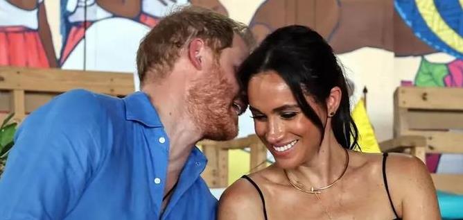 莉莉贝特再现身！梅根亲生疑云，阿奇表情引热议？