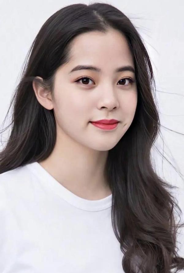 正脸美若天仙，侧脸颜值下凡接地气，这8位女星的正侧脸反差真大