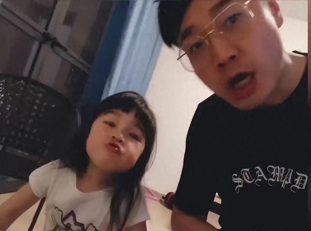 37岁上春晚唱哭全国,47岁的他成为了全网羡慕的对象