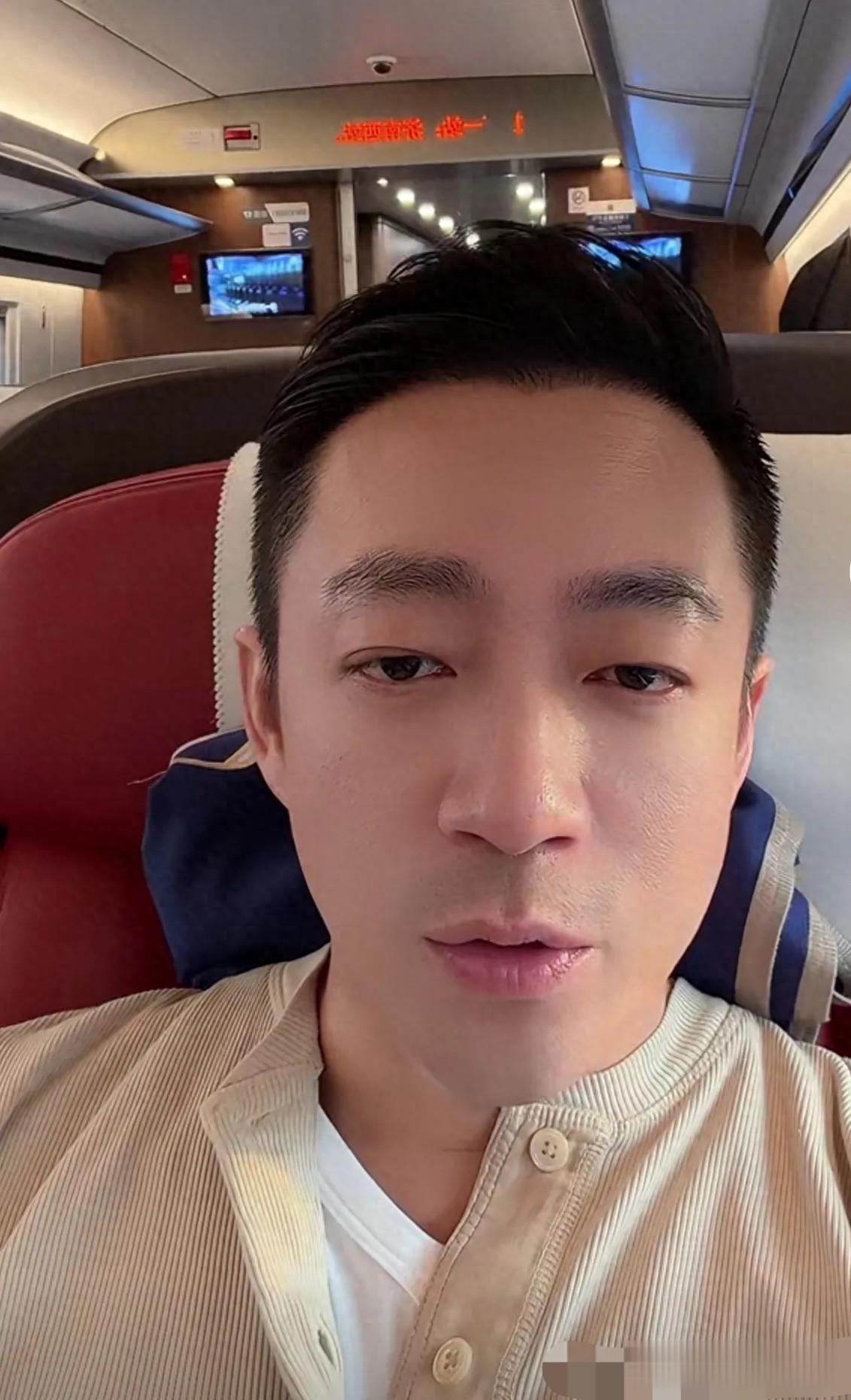 汪小菲高铁上取消配乐唠家常，看雪后还和玥儿霖霖约好下次看雪