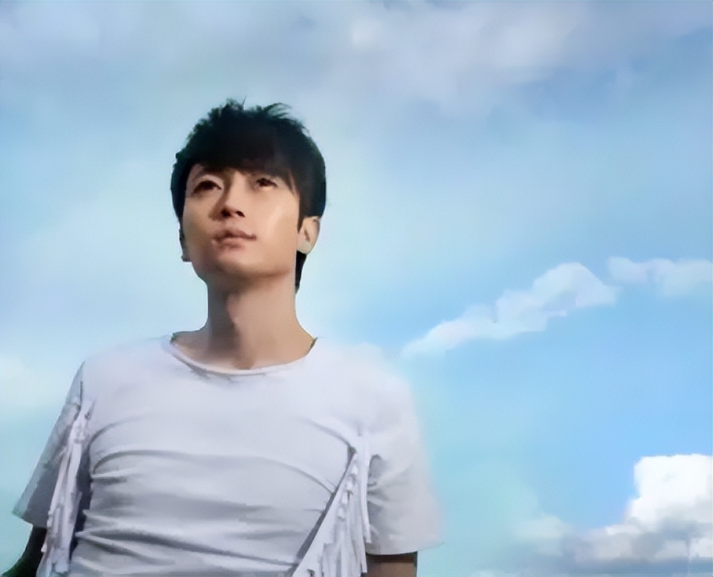 又一劣迹艺人捞金失败！评论翻车、演出遭抵制，官媒锐评戳他心窝